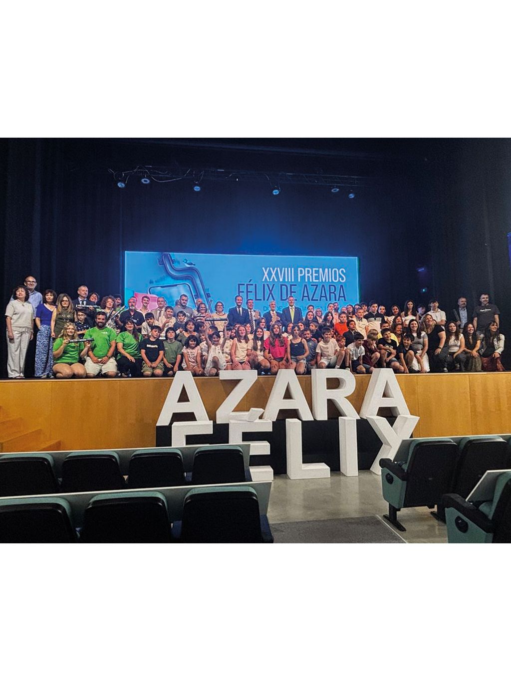 Foto de grupo galardonados
